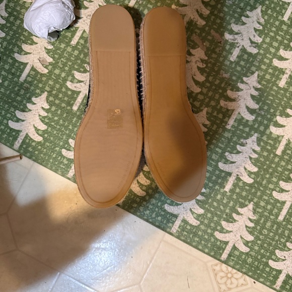 Tory Burch Black and Ivory Espadrilles - Picture 13 of 14